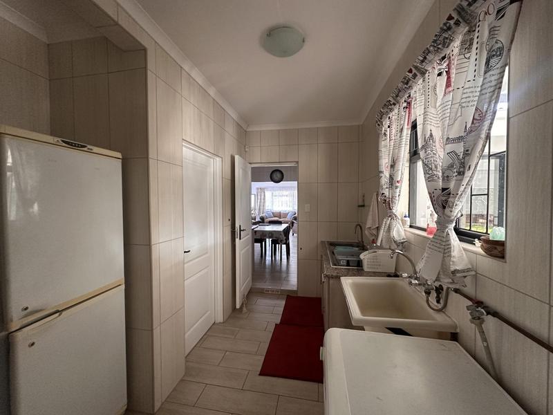 5 Bedroom Property for Sale in Fraaiuitsig Western Cape